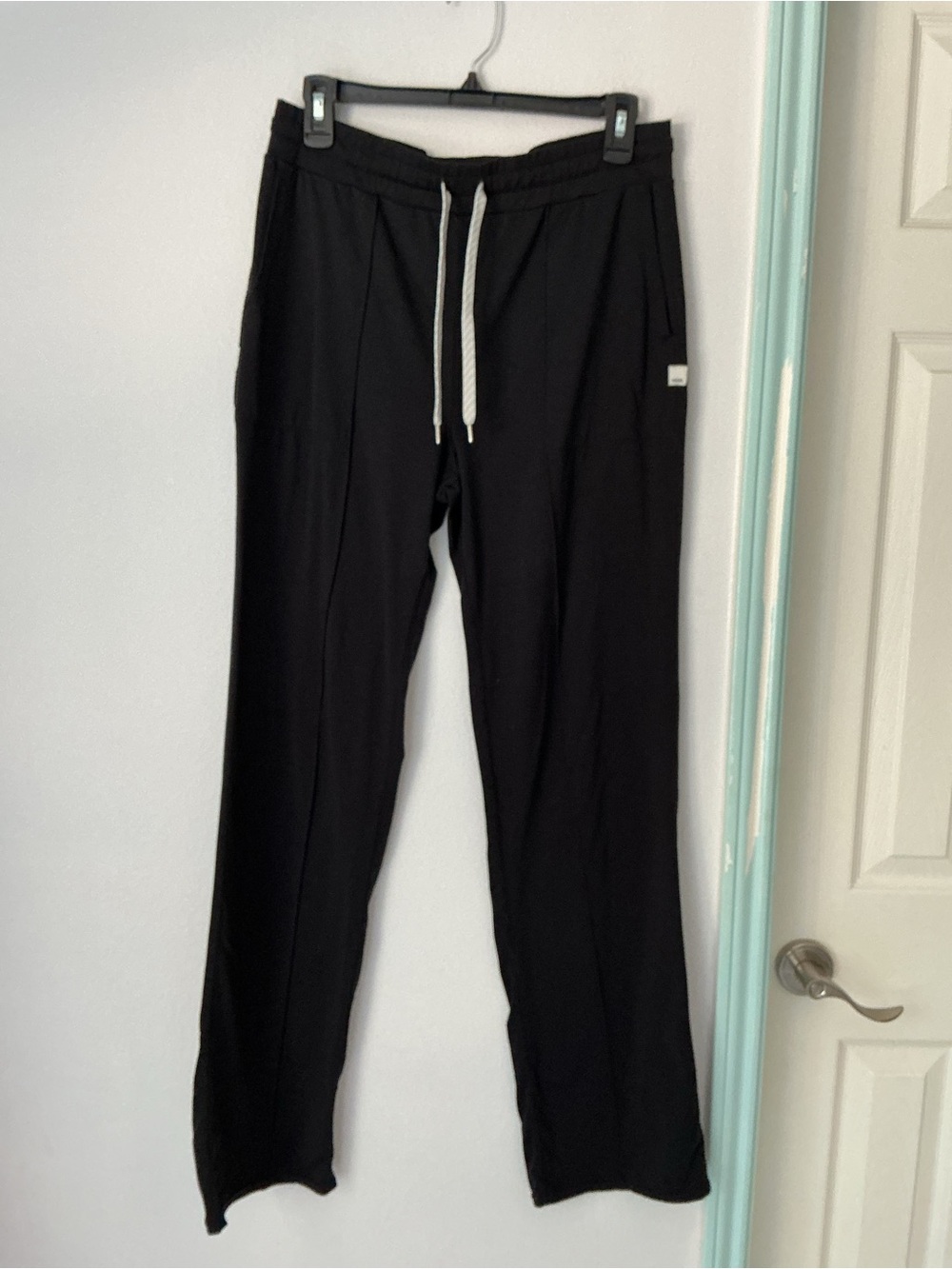 Vuori Men’s Black Drawstring Pants – No Size Tag
